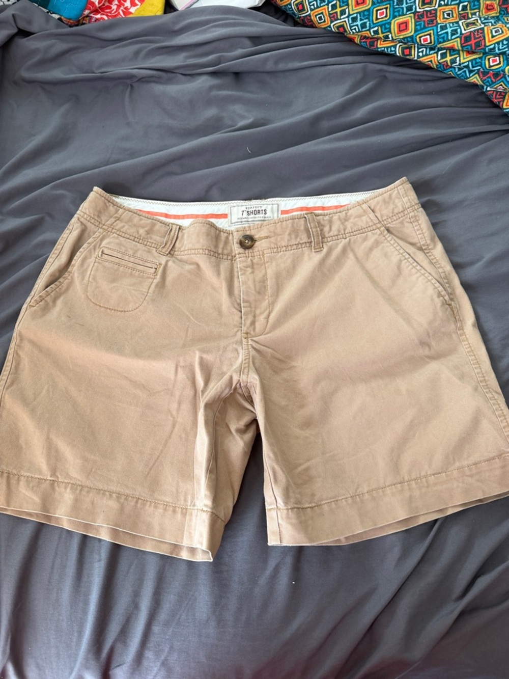Old Navy Tan Khaki 7" Low-Rise Shorts Size 8